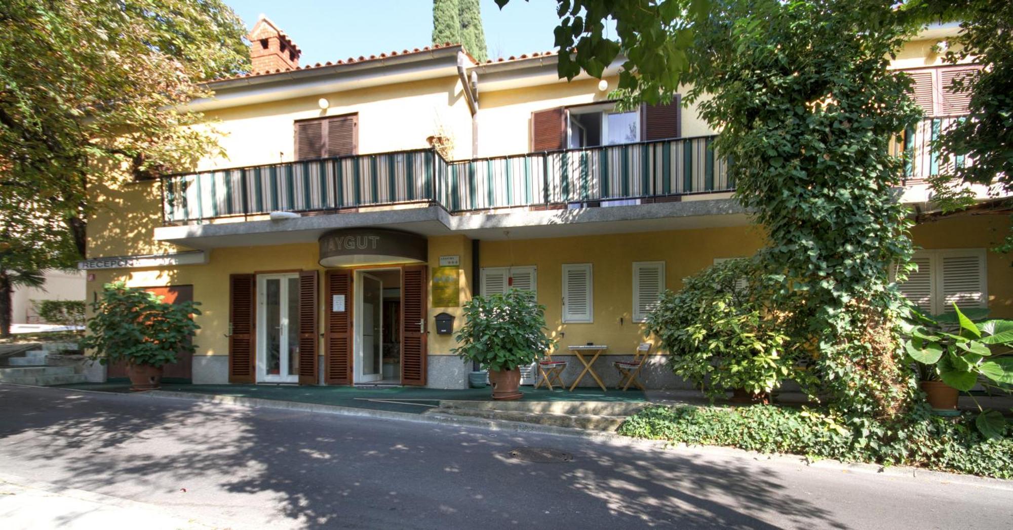 Forgotten Garden Apartments&Rooms Portorož Buitenkant foto